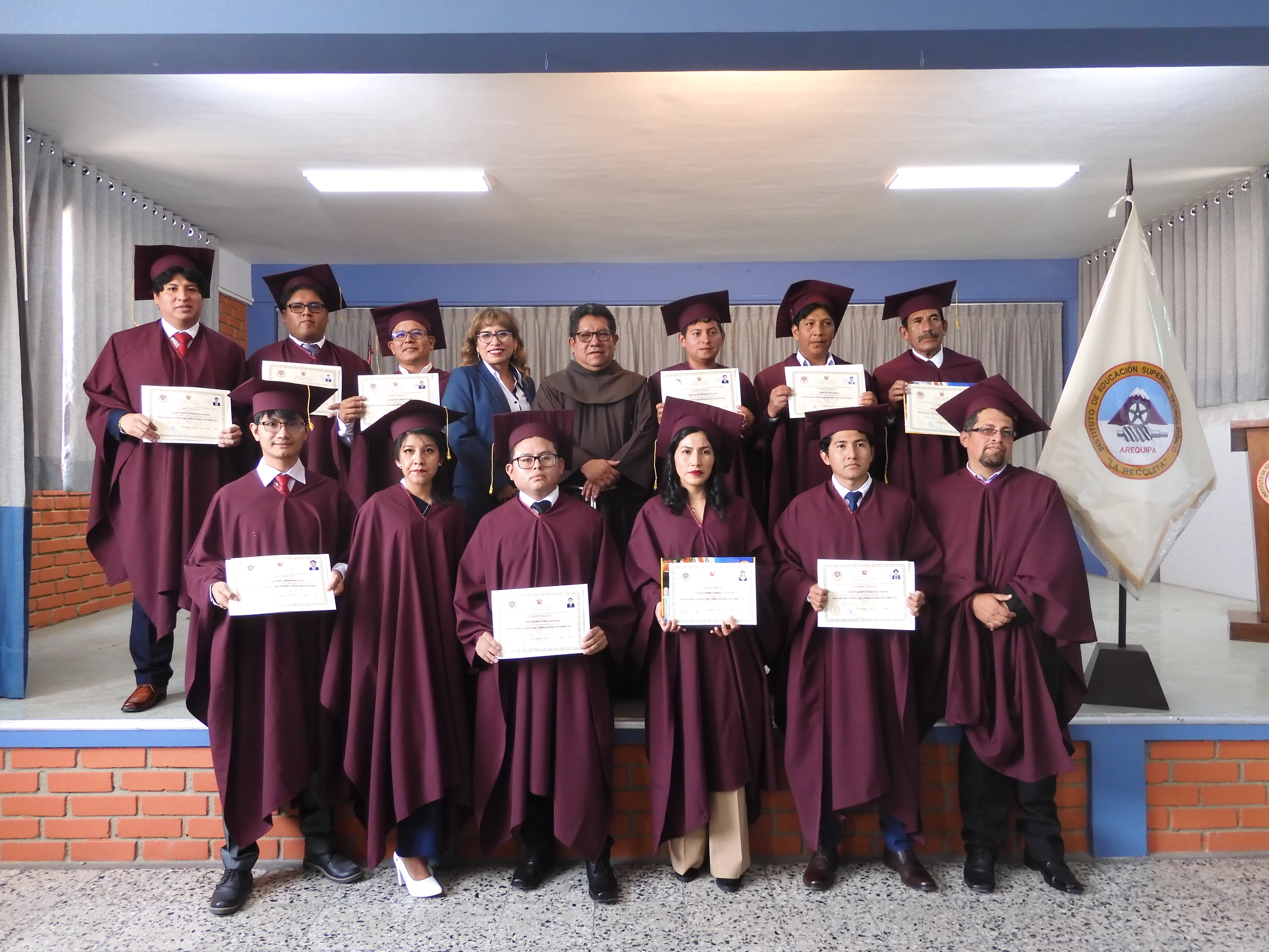 Comunidad IEST La Recoleta en ceremonia de colación